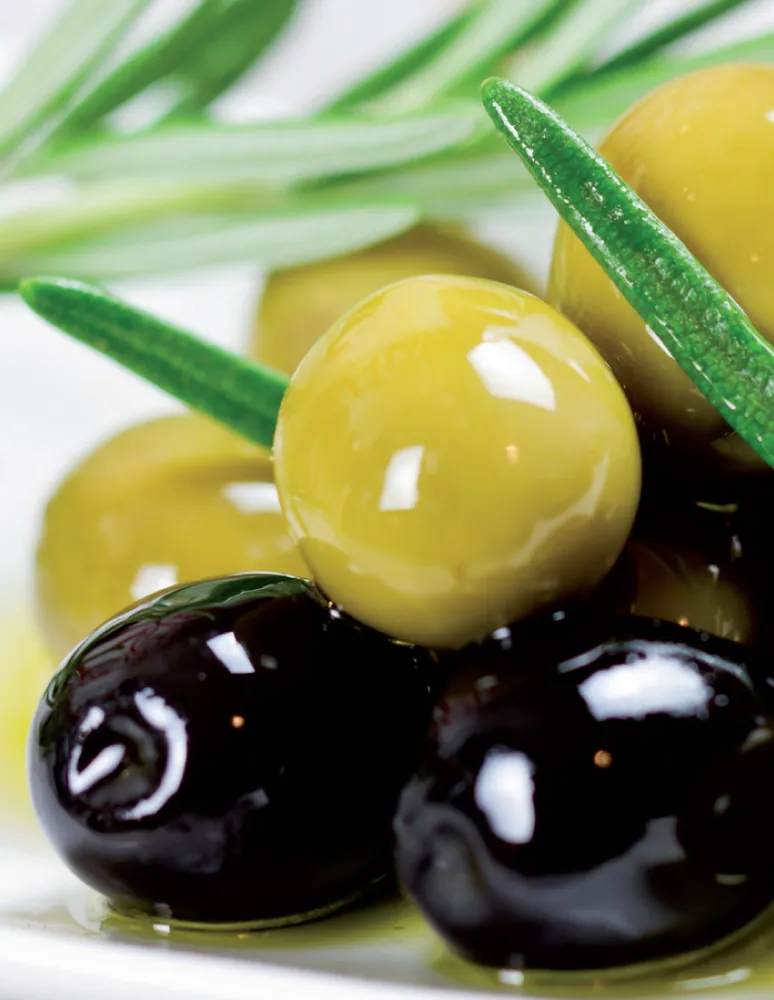 Mediterrane Oliven aus der früheren Antipasti-Auswahl von Organix4u